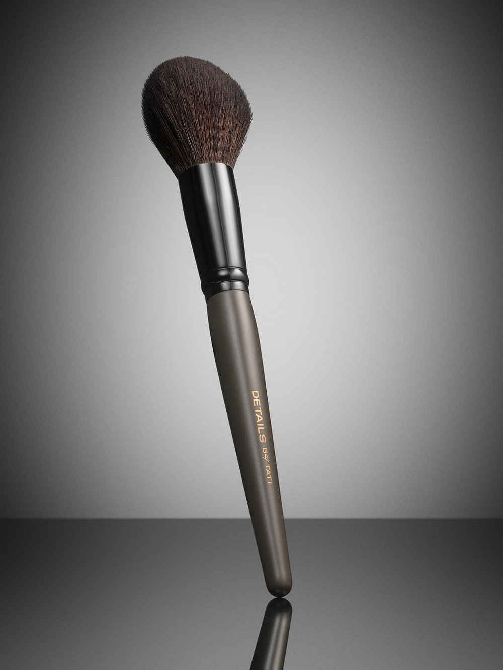 Luxurious Large Powder Brush, Details by Tati